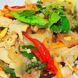 เส้นใหญ่ผัดขี้เมา