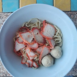 บะหมี่ลูกชิ้นหมู+หมูแดง(สำหรับเด็กไม่ใส่ผัก)