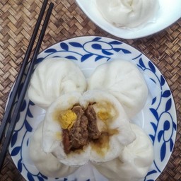 เปาหมูสับไข่ต้มกุนเชียง