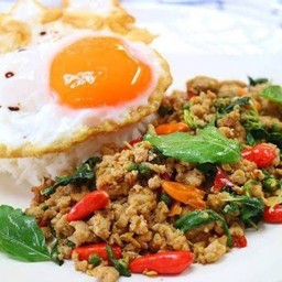 ข้าวผัดกะเพรา