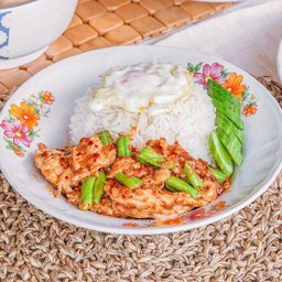 พริกแกงหมู ราดข้าว