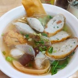 ลิ้ม เหลา ลูกชิ้นปลาสด รามอินทรา 40  แยก 33