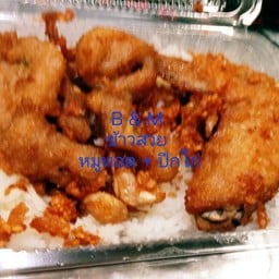 ข้าวสวย ปีกไก่ + หมูทอด