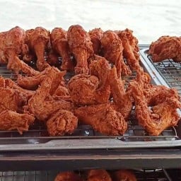 ไก่ทอดรสเด็ดสูตรไม่มีน้ำจิ้ม(พีพี) ชลบุรี