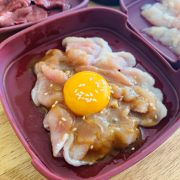 หมูตอกไข่