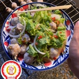 ยำลูกชิ้น ก.แสนไทยฟู๊ด  ม.เกษตรศาสตร์ ศรีราชา