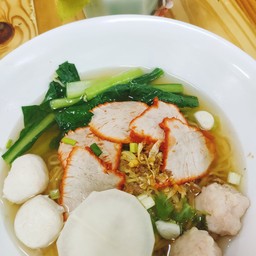 ก๋วยเตี๋ยวหมูแดง