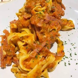 พาสต้าซอสมะเขือเทศรสเผ็ด