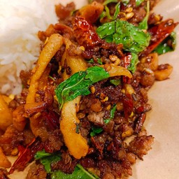 กะเพราเนื้อบด+กากหมูพริกแห้ง