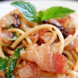 Spaghetti With Basil Seafood And Bacon
