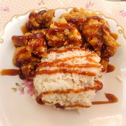 ข้าวไก่ทอด ซอส บาบีคิว