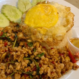 ผัดกระเพราเป็นกับข้าว