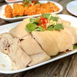 เจ๊กุ้งข้าวมันไก่ สูตรไหหลำ (สาขา ราม 2) น้ำจิ้มรสเด็ด