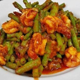 พริกแกงปลาหมึก ราดข้าว