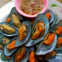 หอยแมงภู่อบสมุนไพร