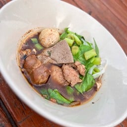 ก๋วยเตี๋ยวเรือเนื้อน้ำตก