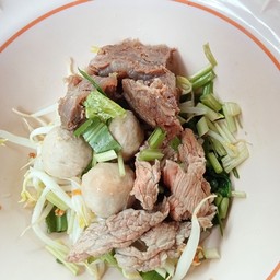 ก๋วยเตี๋ยวเนื้อ ลูกชิ้นเนื้อ+เนื้อสด+เนื้อเปื่อย