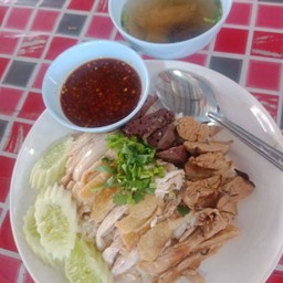 ข้าวมันไก่ลุงหนวด