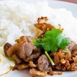 ข้าวราดผัดกระเทียม