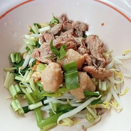 ก๋วยเตี๋ยวเนื้อ ลูกชิ้นเนื้อ+เนื้อสด