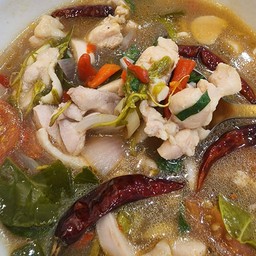 ต้มยำไก่ใบมะขาม