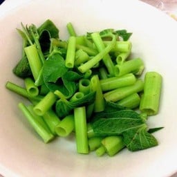 ผักบุ้งลวก