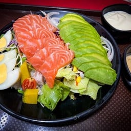 สลัดแซลมอนสดอะโวคาโด้