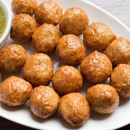 ลูกชิ้นกุ้งทอด