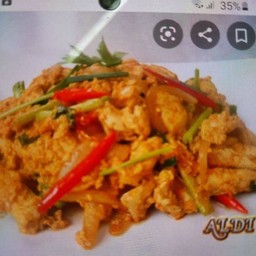 ผัดผงกะหรี่ หมูเป็นกับข้าว