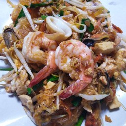 วุ้นเส้นผัดไทยทะเลรวม