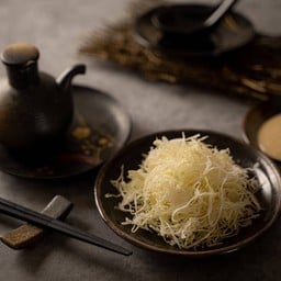 ผักกะหล่ำปลีฝอย พร้อมน้ำสลัดครีมงาญี่ปุ่น Cabbage Salad