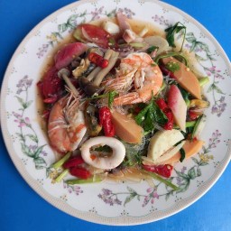 ร้านติ๊ก..คนละยำ!! (สองยำ)