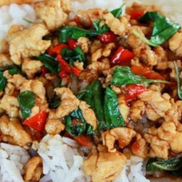 กะเพราหมูชิ้นราดข้าว