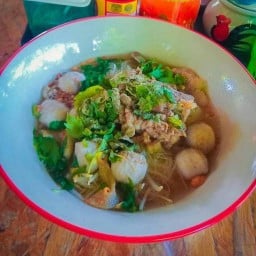 เปเป้ กะเพราพ่นไฟ