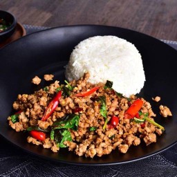 เด็ดกระเพราโบราณสาขา8 ภัสสร เพลสทีจ