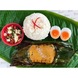 ห่อหมกทะเลย่างหน้าปู    โปะข้าว+ไข่ต้ม