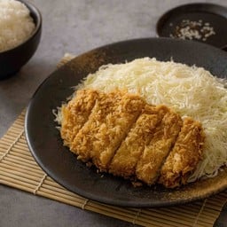 ทงคัตสึ ข้าวหมูทอดญี่ปุ่น Tonkatsu with rice and cabbage salad