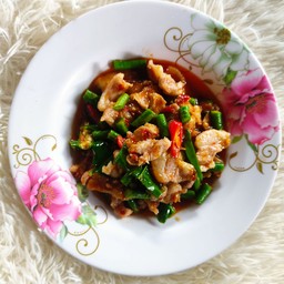 ผัดพริกแกงถั่ว