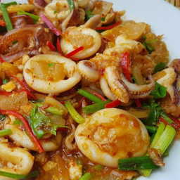 ผัดไข่เค็มปลาหมึก เป็นกับ