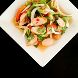 ยำไส้กรอก