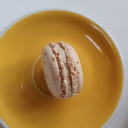 Coconut lime Macaron