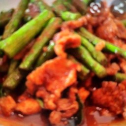 ผัดพริกแกงหมูเป็นกับข้าว