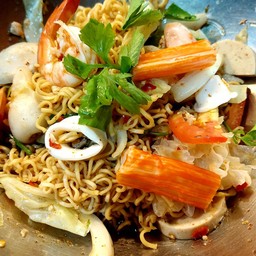 ลาบมาม่ารวมมิตร