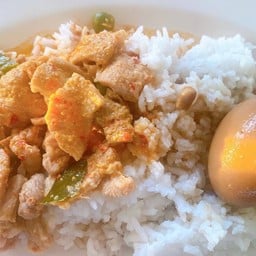 ข้าวราดแกงแพนงหมู,ไข่พะโล้