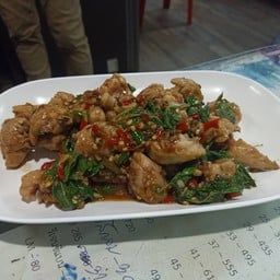 ผัดกะเพราปีกไก่