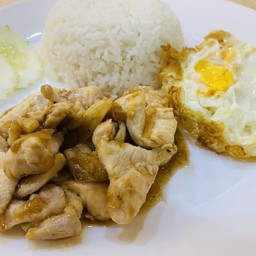 ข้าวไก่กระเทียม + ไข่ดาว