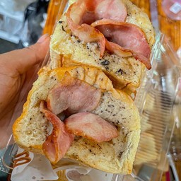 ปูอัด เบค่อน น้ำสลัดวาซาบิ