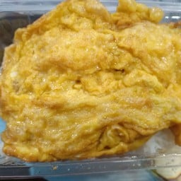 ไข่เจียวกุ้งสับราดข้าว