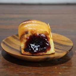 ขนมปังไส้ทะลัก แยมบลูเบอร์รี่