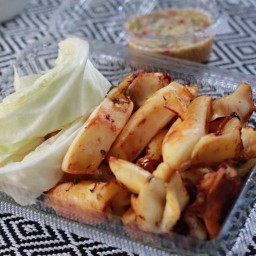 โซ้ย ปลาหมึกย่างน้ำจิ้มรสแซ่บ รามคำแหง24